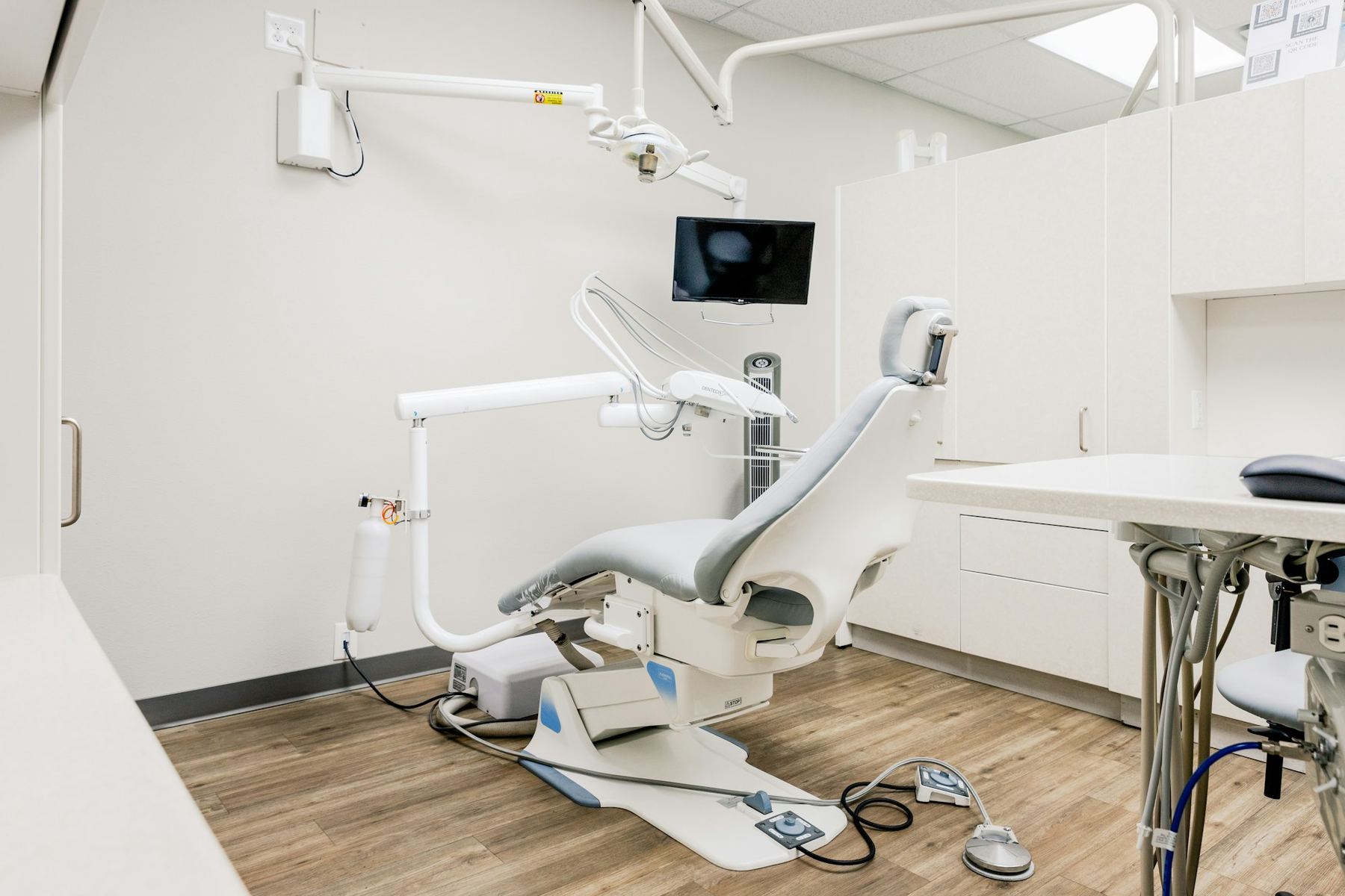 Stock photo: modern dental treatment room (demo)