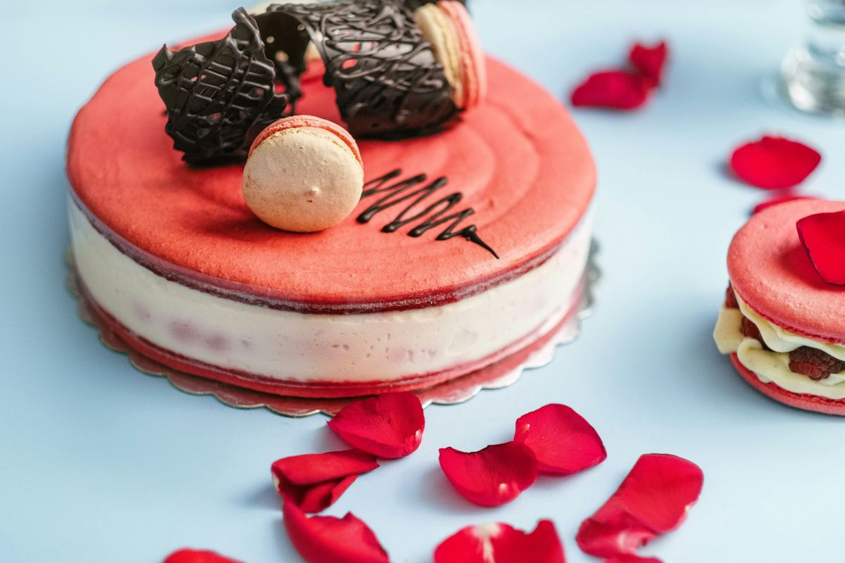Cake with macarons and rose petals